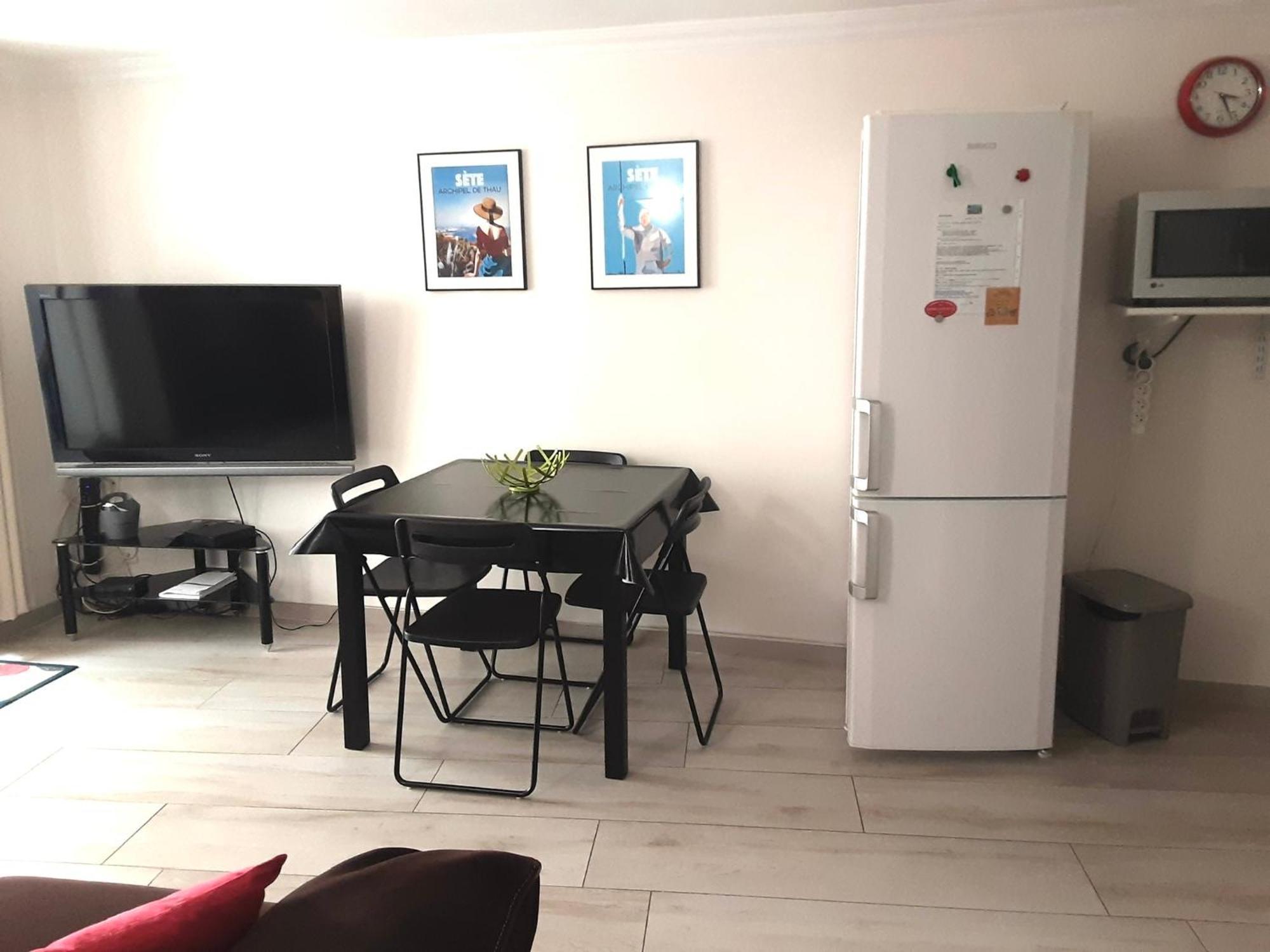 Le Cocon Setois, Clim, Patio Et Garage Pour Vehicule Type Golf, Linge De Lit Et Serviettes Inclus Sete Bagian luar foto